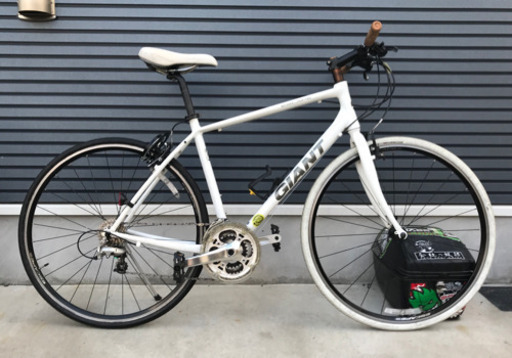2／5よりご予約者決まりました。★中古★ 整備済み！ジャイアントクロスバイク　白　3×8段ギア