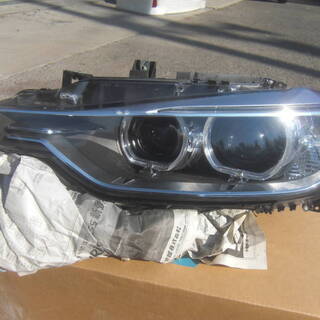 BMW320D　ヘッドライトユニット　左