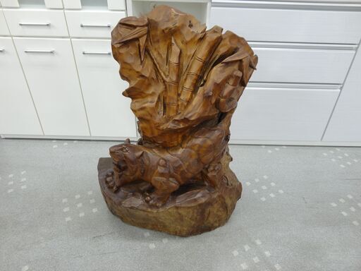 虎 の 木彫り 木彫りの虎 衝立:89㎝ モノ市場半田店【131】