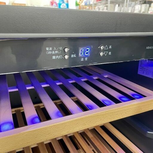  展示未使用品【 三ツ星貿易 】エクセレンス ワインクーラー 32本収納 ワインセラー ブルーLED庫内灯 MB-6110C ③