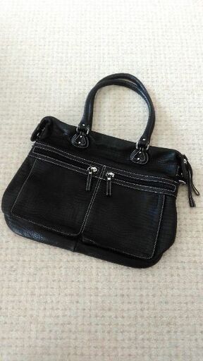 ★完売★☆新古品☆　ブラック・レザー型押しバッグ