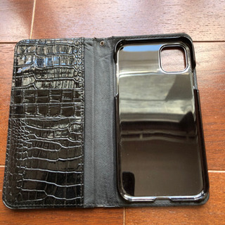 iPhone 11 クロコパターンの 手帳型スマホケースの画像