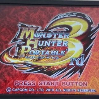 【取引中】PSP3000(黒)、ソフト3本の画像