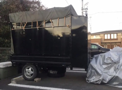 ソーラーパネル×2、ソーラーコントローラー、インバーター、LED照明