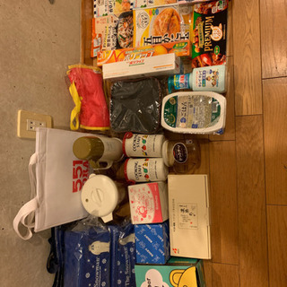 断捨離中なので不用品が出ました。食品から弁当箱やマグカップまで色...