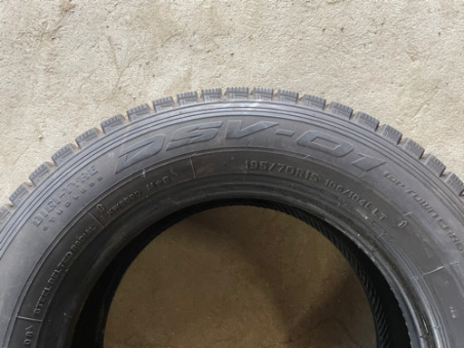 ダンロップスタッドレス195/70R15  中古４本セット