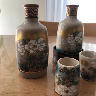 九谷焼　徳利とお猪口　花絵柄の画像