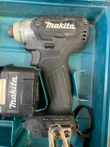 207☆ マキタ　インパクトドライバ　10.8V 4.0Ah バッテリー×2 TD111D