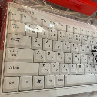 ★新品同様★ 2/10日まで　BUFFALO USB接続 有線スリムキーボード（テンキー付き） ホワイト 日本語配列の画像
