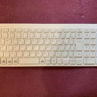 ★美品★ 2/10日まで　エレコム TK-FBP101WH(ホワイト) Bluetoothキーボード（テンキー付き） 日本語配列の画像