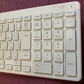 ★美品★ 2/10日まで　エレコム TK-FBP101WH(ホワイト) Bluetoothキーボード（テンキー付き） 日本語配列の画像