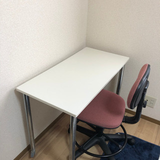 決まりました。テーブル　キャスターつき　白