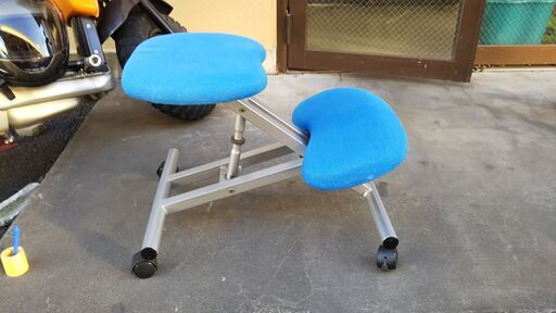 現地取引歓迎　☆メーカー不明　矯正椅子☆　傷汚れ無し（未清掃品）