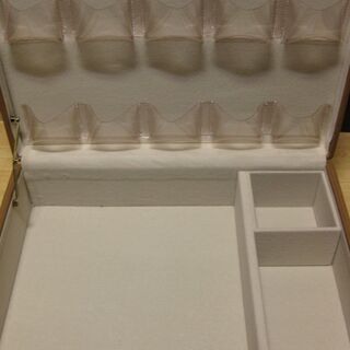 美品　トランク　ベージュの画像