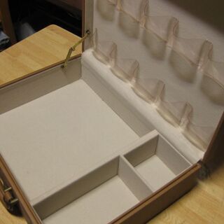 美品　トランク　ベージュの画像