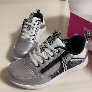 新品未使用　瞬足　シルバー　19センチの画像