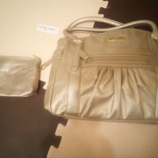 女性用ハンドバッグ（値下げしました）