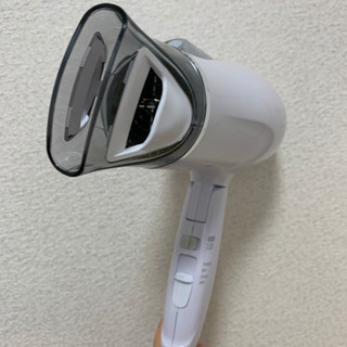 ドライヤー　コンパクトで軽量なのにハイパワー！