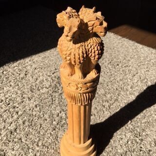 アショーカ王の石柱：木製の画像