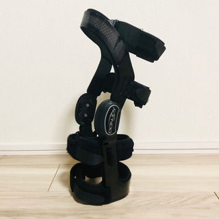 右膝の装具　DONJOY 前十字靭帯切断　コスプレ　メタルの画像