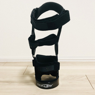 右膝の装具　DONJOY 前十字靭帯切断　コスプレ　メタルの画像