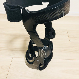 右膝の装具　DONJOY 前十字靭帯切断　コスプレ　メタルの画像