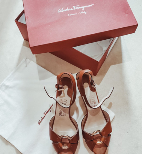 フェラガモ　厚底サンダル