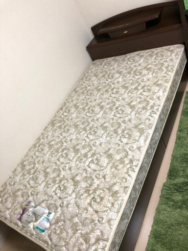 取引成立！セミダブルベッド、マットレス