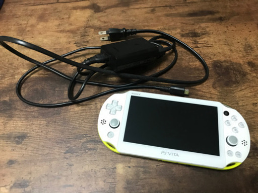PlayStationVita（PCH-2000シリーズ）