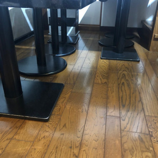 店舗用テーブルの画像