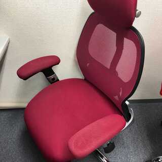 オフィスチェア　PCチェア　リモートワーク　椅子　イス　フットレスト　リクライニング　中古　ひじ掛け部分に汚れあり　①　の画像