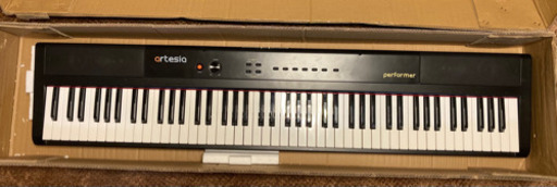 電子ピアノ　30000円