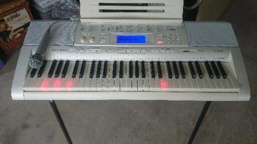 カシオ  電子ピアノ  LK-208