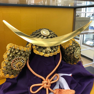 5円玉手芸作品☆名将兜☆伊達政宗公☆ガラスケース付き☆5円玉432枚使用☆中古品の画像