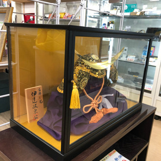 5円玉手芸作品☆名将兜☆伊達政宗公☆ガラスケース付き☆5円玉432枚使用☆中古品の画像