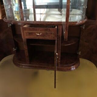 イタリア製 クラシック 照明付きガラスキャビネット インテリア