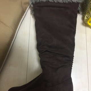 新品・未使用のブーツです。