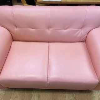 【リサイクルショップ八光　田上店　配達・設置OK】ピンク2人掛けソファの画像