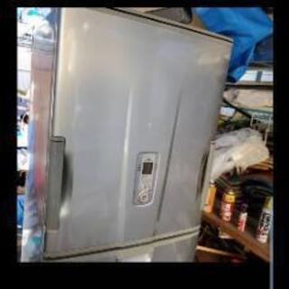 ファミリー冷蔵庫の画像