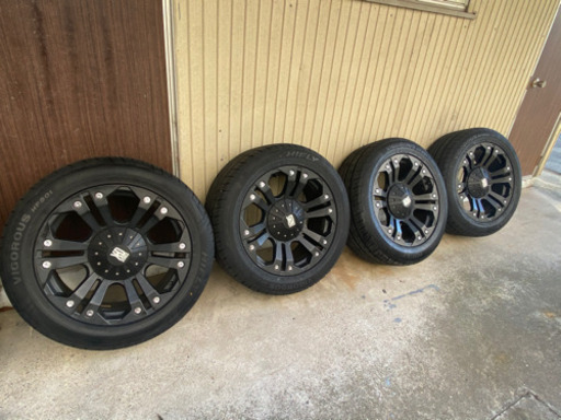 20インチ新品のタイヤとホイル　セット