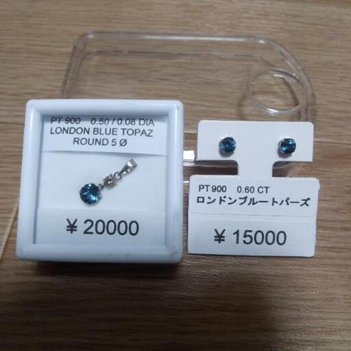 ブルートパーズ、ダイヤモンド、プラチナ900、ピアスとネックレストップ