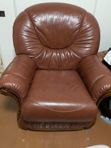 おっきい皮のシングルソファ