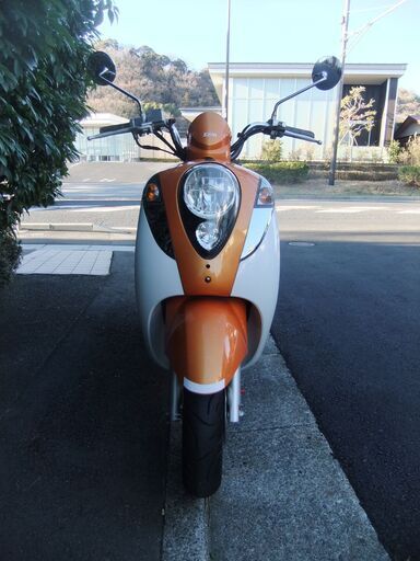 SYM　UMI 100　中古実動美車　低走行　タイヤ前後バリ山　サイドスタンド付き　バッテリーフル充電済み　ナンバー登録書類有