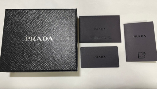 プラダ　PRADA 二つ折り財布