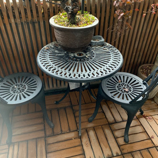 ガーデニングテーブルとチェアー