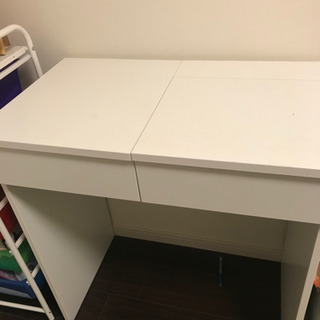 IKEA製！ドレッサー兼用デスク
