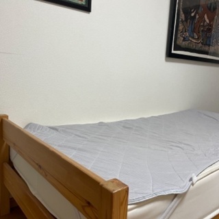 一人暮らし用シングルベッド(マットレス付き)無料でお譲りします。