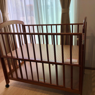【受付終了】カトージ　ベビーベッド  ブラウン
