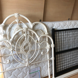 LAURA ASHLEYローラアシュレイ　シングルベッドフレーム