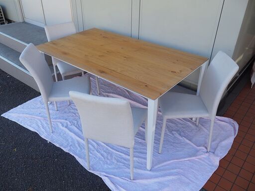 GM321　4人用　幅160×奥90×高176㎝　イタリア製家具　ホワイト　白　ベージュ　かわいい　オシャレ　シンプル　木製　ウッディ―　家具　綺麗　テーブル　イス4脚　リサイクルショップ　ケイラック朝霞田島店　ケイラック　埼玉県　朝霞市　志木市　新座市　和光市　富士見市　ふじみ野市　三芳町　川越市　所沢市　戸田市　蕨市　上尾市　さいたま市(岩槻区以外)　東京都　板橋区　練馬区　清瀬市
